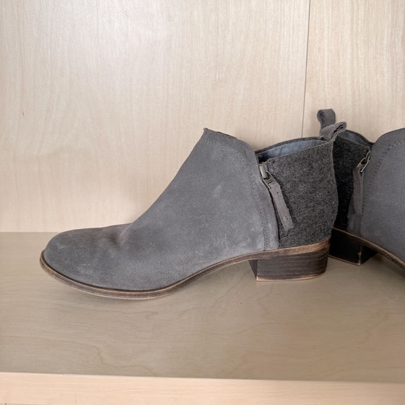 TOMS Women's Deia Side-Zipper Suede Booties, Grey | Size 8 - Picture 6 of 9